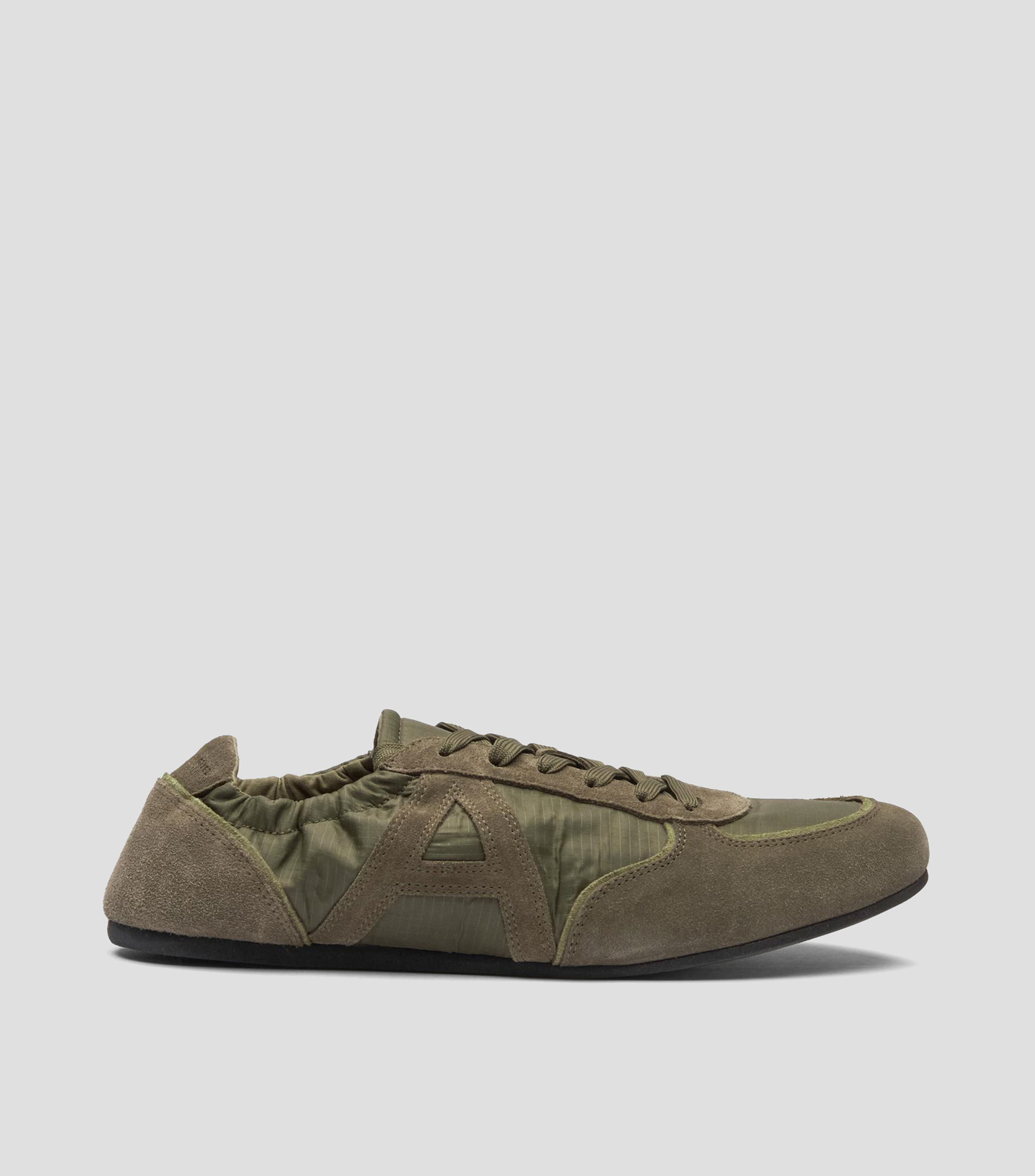 Tenis casuales en ante con logo Hombre